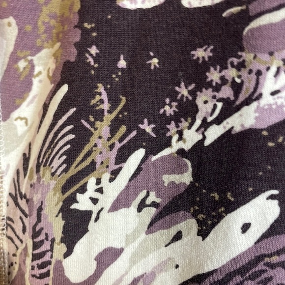 CJ Banks 2X - light weight zipper front long sleeve top, Patterned in mauves - Picture 4 of 7